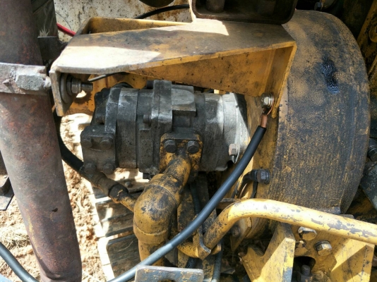มี VDO ให้ชม.KOMATSU PC40-3 หัวคีปพร้อมบ้งกี๋ ราคา 220000