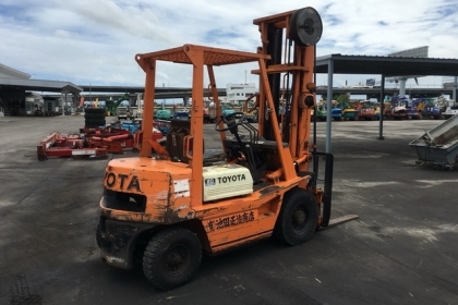 ขายรถแบคโฮ KOMATSU PC35R-8 (มีหัวแย็กปูน พร้อมบุ้งกี๋)