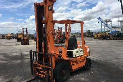 ขายรถแบคโฮ KOMATSU PC35R-8 (มีหัวแย็กปูน พร้อมบุ้งกี๋)