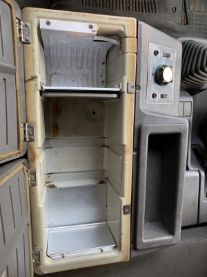 TS-75M HINO / WO6E- **จดทะเบียนได้่เลย   **มีตู้เย็น ในรถด้วย