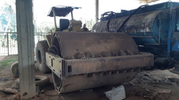 ขาย 999,999 รถบด SAKIA SV 500 TF 2 เพลา 2 เปลือก เครื่อง ISUZU เครื่องดี ปั้มสั่นแรง เอวแน่น ยางดี ลูกล้อเรียบสวย รถสวยพร้อมใช้ เอกสารซื้อขาย  รถอยู่ จันทบุรี 092-595-6777 061-446-2662 ญิ๋งยุ