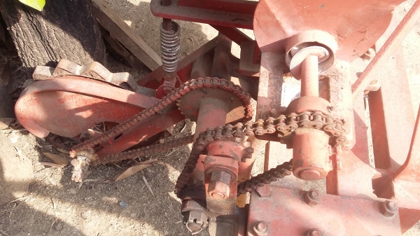 ริปเปอร์ใส่ปุ๋ย ในร่องอ้อย