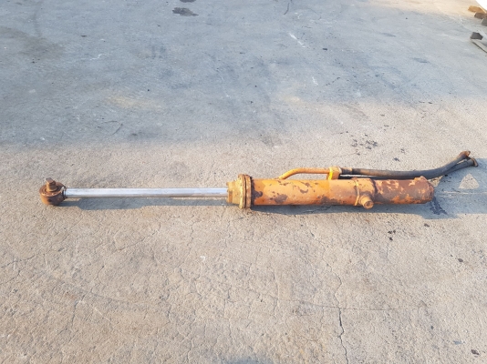 ขายกระบอกไฮดรอลิค 1คู่ พร้อมปั้มไฮดรอลิค ตัดจากรถดันดิน HITACHI เทียบเท่ารุ่น D8-D12