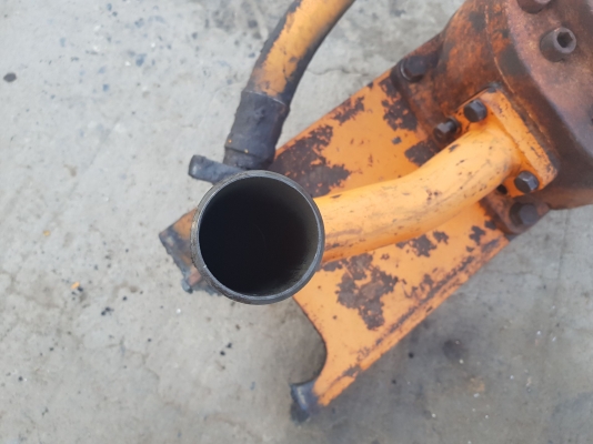 ขายกระบอกไฮดรอลิค 1คู่ พร้อมปั้มไฮดรอลิค ตัดจากรถดันดิน HITACHI เทียบเท่ารุ่น D8-D12