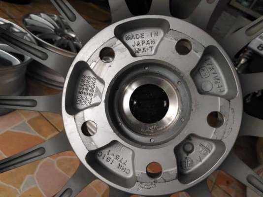 ล้อแท้ Yokohama Advan Connoisseur 151C ขอบ 17 ( 7 โลฝ่าๆ ) สภาพสวย เดิม ไม่มีซ่อม เบาๆ ทนๆ ขายถูกทั้งชุด 16500.- *** ใส่ฟรี รับเทิร์น รับบัตรเครดิตทุกธนาคาร ส่งทั่วไทย ล้อแท้ Yokohama Advan Connoisseur 151C ขอบ 17 ( 7 โลฝ่าๆ ) สภาพสวย เดิม ไม่มีซ่อม เบาๆ ทนๆ ขายถูกทั้งชุด 16500.- *** ใส่ฟรี รับเทิร์น รับบัตรเครดิตทุกธนาคาร ส่งทั่วไทย