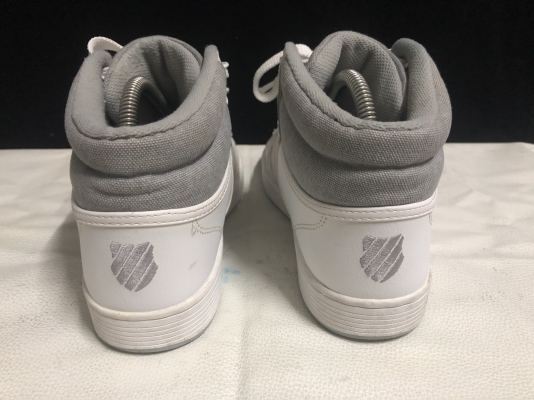 ขายรองเท้าผู้ชาย K-SWISS แท้ หุ้มข้อสีขาว สภาพสวย ราคา 1,690 บาท ขายรองเท้าผู้ชาย K-SWISS แท้ หุ้มข้อสีขาว สภาพสวย ราคา 1,690 บาท