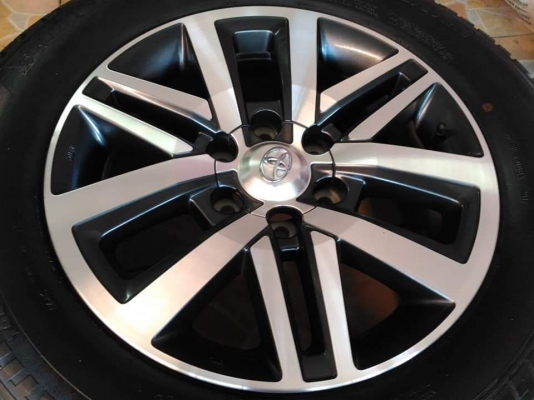 ล้อแม็ก Toyota Fortuner ขอบ 18 ยาง Michelin Latitude Tour 265 60 18 ผลิตปี 2017 ไม่มีรอย ขายถูกๆ ทั้งชุด 19,900.- เทิร์นได้ ติดตั้งฟรีค่ะ