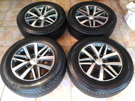 ล้อแม็ก Toyota Fortuner ขอบ 18 ยาง Michelin Latitude Tour 265 60 18 ผลิตปี 2017 ไม่มีรอย ขายถูกๆ ทั้งชุด 19,900.- เทิร์นได้ ติดตั้งฟรีค่ะ