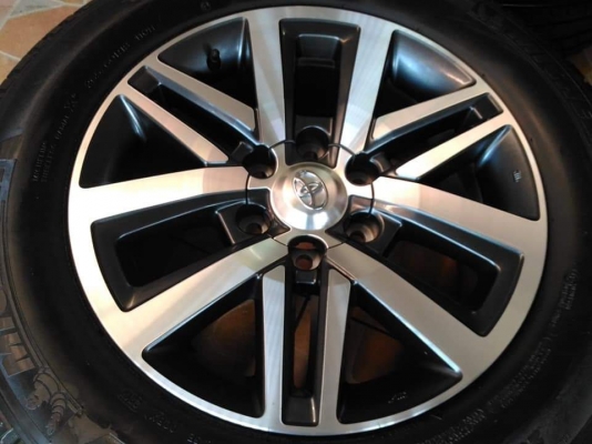 ล้อแม็ก Toyota Fortuner ขอบ 18 ยาง Michelin Latitude Tour 265 60 18 ผลิตปี 2017 ไม่มีรอย ขายถูกๆ ทั้งชุด 19,900.- เทิร์นได้ ติดตั้งฟรีค่ะ