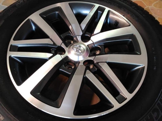 ล้อแม็ก Toyota Fortuner ขอบ 18 ยาง Michelin Latitude Tour 265 60 18 ผลิตปี 2017 ไม่มีรอย ขายถูกๆ ทั้งชุด 19,900.- เทิร์นได้ ติดตั้งฟรีค่ะ