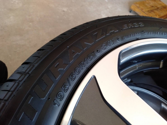 ล้อแม็กเก๋งโตโยต้า ถอดป้ายแดง ขอบ16 4รู100 พร้อมยาง