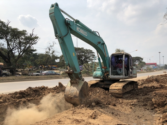 รถแบ็คโฮ kobelco sk200-6