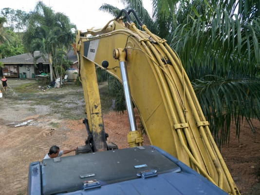 มี VDO ให้ชม. KOBELCO SK200-/// เอกสารอินวอย ระบบไฟตัด ราคา 580000