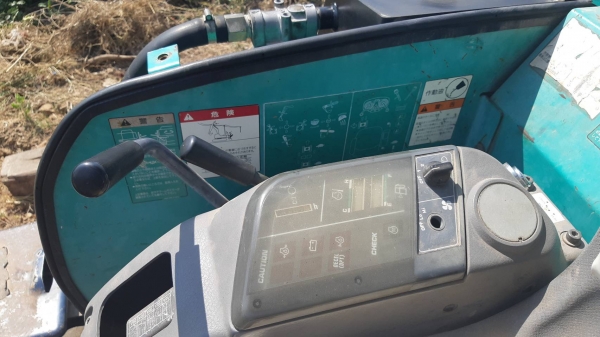 ขาย 335,000 KOMATSU pc 27R-8 พร้อมหัวเจาะรุ่นใหม่ถอดแกรนเจาะออกตักดินได้เลย สภาพเก่านอก เครื่องดี ปั้มแรง เอวแน่น ช่วงล่างสวย รถสวยระดับนางฟ้า สภาพพร้อมใช้งานมาก รถอยู่ ขอนแก่น 090-772-3710 090-772-3708