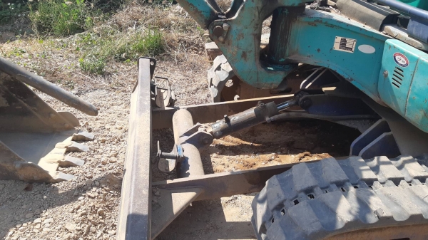 ขาย 335,000 KOMATSU pc 27R-8 พร้อมหัวเจาะรุ่นใหม่ถอดแกรนเจาะออกตักดินได้เลย สภาพเก่านอก เครื่องดี ปั้มแรง เอวแน่น ช่วงล่างสวย รถสวยระดับนางฟ้า สภาพพร้อมใช้งานมาก รถอยู่ ขอนแก่น 090-772-3710 090-772-3708