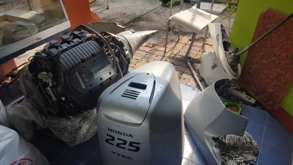 ขายเครื่องยนต์เรือ honda 225 vtec ขายเครื่องยนต์เรือ honda 225 vtec