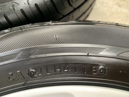 ล้อแม็กป้ายแดง Toyota Yaris Ativ ขอบ 15 พร้อมยางใหม่ป้ายแดง Bridgestone 185-60-15 ปลายปี 18 ใหม่ๆ สวยกริ๊บๆ