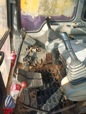 KOMATSU PC 200-6 บอดี้สวย ช่วงล่างเต็ม เอกสารเล่มทะเบียน เครื่องยนต์เดิมๆปั๊มเดิมทำงานเร็วไม่มีโหลดพร้อมใช้งานได้เลย