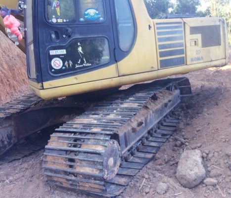 KOMATSU PC 200-6 บอดี้สวย ช่วงล่างเต็ม เอกสารเล่มทะเบียน เครื่องยนต์เดิมๆปั๊มเดิมทำงานเร็วไม่มีโหลดพร้อมใช้งานได้เลย