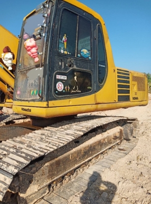 KOMATSU PC 200-6 บอดี้สวย ช่วงล่างเต็ม เอกสารเล่มทะเบียน เครื่องยนต์เดิมๆปั๊มเดิมทำงานเร็วไม่มีโหลดพร้อมใช้งานได้เลย