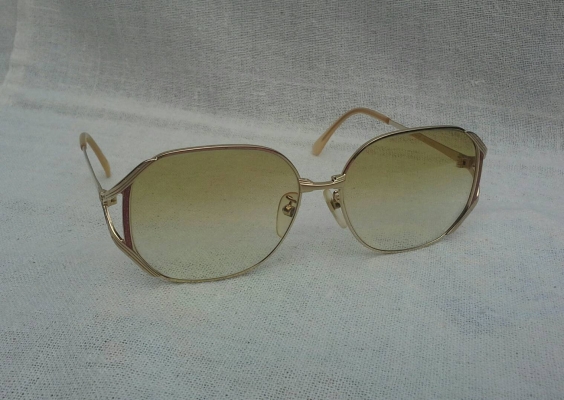 แว่นตาเกรดพรีเมี่ยมของฝรั่งเศส ทองโกลด์ฟิลด์ 14 K สัดส่วนทองคำบริสุทธิ์ 58.33 \% วินเทจยุค &#039;80s