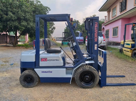 ขายรถยก KOMATSU FG 20-11 เครื่องเบนซิน H20  เสาสูง 3 เมตร ยกได้ 2 ตัน เกียร์ธรรมดา งาสไลด์ได้ รถนอกนำเข้า ติดต่อ 098-7962549