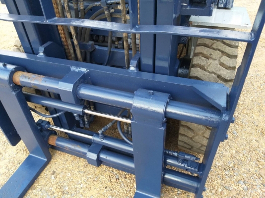 ขายรถยก KOMATSU FG 20-11 เครื่องเบนซิน H20  เสาสูง 3 เมตร ยกได้ 2 ตัน เกียร์ธรรมดา งาสไลด์ได้ รถนอกนำเข้า ติดต่อ 098-7962549