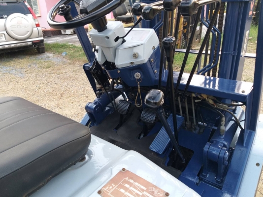 ขายรถยก KOMATSU FG 20-11 เครื่องเบนซิน H20  เสาสูง 3 เมตร ยกได้ 2 ตัน เกียร์ธรรมดา งาสไลด์ได้ รถนอกนำเข้า ติดต่อ 098-7962549