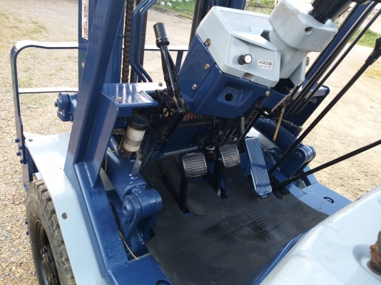 ขายรถยก KOMATSU FG 20-11 เครื่องเบนซิน H20  เสาสูง 3 เมตร ยกได้ 2 ตัน เกียร์ธรรมดา งาสไลด์ได้ รถนอกนำเข้า ติดต่อ 098-7962549