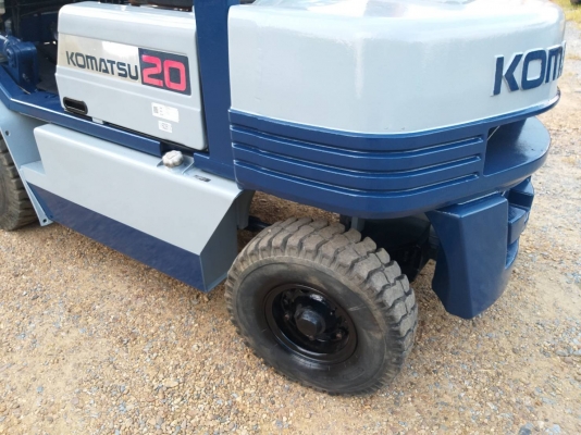 ขายรถยก KOMATSU FG 20-11 เครื่องเบนซิน H20  เสาสูง 3 เมตร ยกได้ 2 ตัน เกียร์ธรรมดา งาสไลด์ได้ รถนอกนำเข้า ติดต่อ 098-7962549