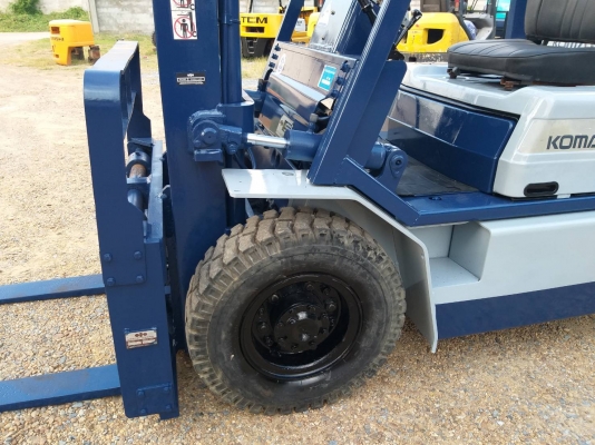 ขายรถยก KOMATSU FG 20-11 เครื่องเบนซิน H20  เสาสูง 3 เมตร ยกได้ 2 ตัน เกียร์ธรรมดา งาสไลด์ได้ รถนอกนำเข้า ติดต่อ 098-7962549