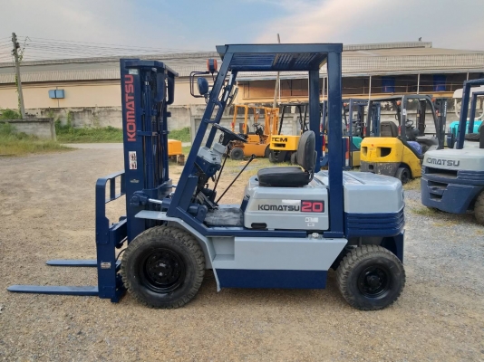 ขายรถยก KOMATSU FG 20-11 เครื่องเบนซิน H20  เสาสูง 3 เมตร ยกได้ 2 ตัน เกียร์ธรรมดา งาสไลด์ได้ รถนอกนำเข้า ติดต่อ 098-7962549