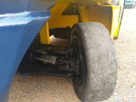 ขายรถยก KOMATSU FD25T-14 เครื่องดีเซล 4D94E เสาสูง4.5เมตร เสาเข้าตู้3ท่อน ยกได้2.5ตัน เกียร์ออโต้ รถนอกนำเข้า มีเอกสารการนำเข้า ติดต่อ 098-7962549