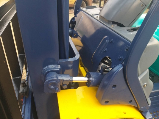 ขายรถยก KOMATSU FD25T-14 เครื่องดีเซล 4D94E เสาสูง4.5เมตร เสาเข้าตู้3ท่อน ยกได้2.5ตัน เกียร์ออโต้ รถนอกนำเข้า มีเอกสารการนำเข้า ติดต่อ 098-7962549