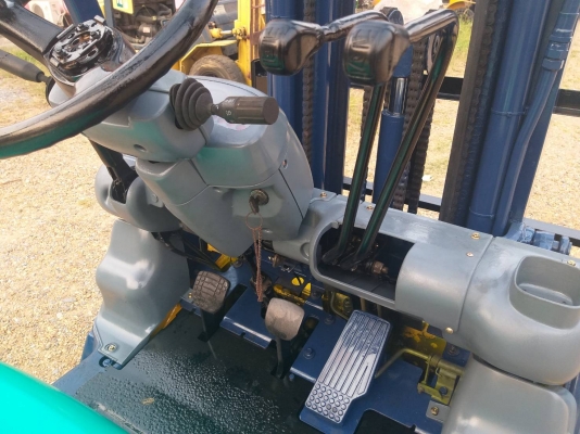 ขายรถยก KOMATSU FD25T-14 เครื่องดีเซล 4D94E เสาสูง4.5เมตร เสาเข้าตู้3ท่อน ยกได้2.5ตัน เกียร์ออโต้ รถนอกนำเข้า มีเอกสารการนำเข้า ติดต่อ 098-7962549