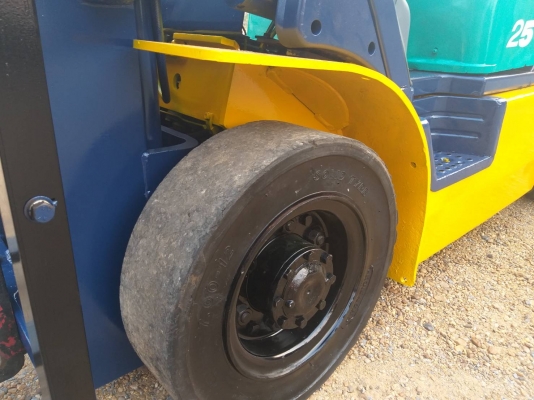 ขายรถยก KOMATSU FD25T-14 เครื่องดีเซล 4D94E เสาสูง4.5เมตร เสาเข้าตู้3ท่อน ยกได้2.5ตัน เกียร์ออโต้ รถนอกนำเข้า มีเอกสารการนำเข้า ติดต่อ 098-7962549