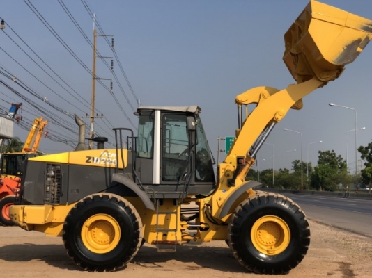 ขายรถตักล้อยาง HITACHI ZW220 (เทียบเท่า WA380-6) นำเข้าเองจากญี่ปุ่น สภาพสวยพร้อมใช้ มีVDOการทำงานครับ