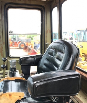 ขายรถตักล้อยาง CAT 936Z (4,XXX ชั่วโมง) นำเข้าเองจากญี่ปุ่น สภาพสวยพร้อมใช้ มีVDOการทำงานครับ