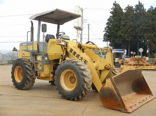 ขายรถตักล้อยาง KOMATSU WA100-3 นำเข้าเองจากญี่ปุ่น สภาพสวยพร้อมใช้ ถึงเร็วๆนี้ครับ