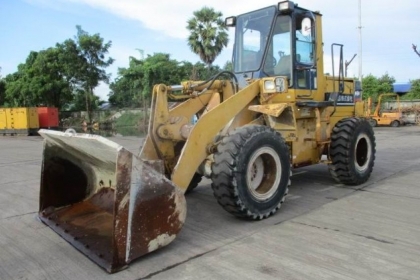 ขายรถตักล้อยาง KOMATSU WA100-1 (สภาพดี)