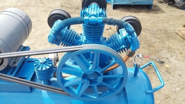 เครื่องปั้มลมพูม่าไฟบ้าน PUMA 5 HP ถังพัก 260 Lite มอเตอร์ Mitsubishi ไฟบ้าน 2 สาย 220V สภาพสวยวิ่งนิ่มพร้อมใช้