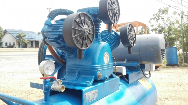 เครื่องปั้มลมพูม่าไฟบ้าน PUMA 5 HP ถังพัก 260 Lite มอเตอร์ Mitsubishi ไฟบ้าน 2 สาย 220V สภาพสวยวิ่งนิ่มพร้อมใช้