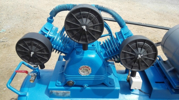 เครื่องปั้มลมพูม่าไฟบ้าน PUMA 5 HP ถังพัก 260 Lite มอเตอร์ Mitsubishi ไฟบ้าน 2 สาย 220V สภาพสวยวิ่งนิ่มพร้อมใช้