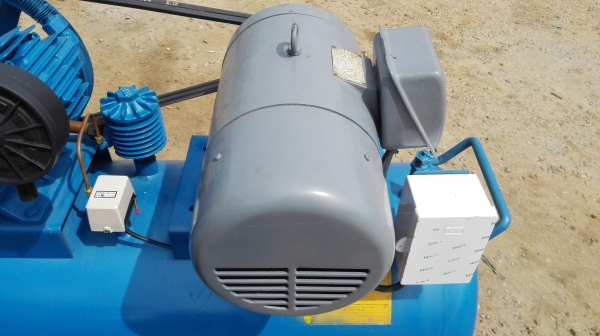 เครื่องปั้มลมพูม่าไฟบ้าน PUMA 5 HP ถังพัก 260 Lite มอเตอร์ Mitsubishi ไฟบ้าน 2 สาย 220V สภาพสวยวิ่งนิ่มพร้อมใช้