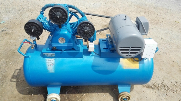 เครื่องปั้มลมพูม่าไฟบ้าน PUMA 5 HP ถังพัก 260 Lite มอเตอร์ Mitsubishi ไฟบ้าน 2 สาย 220V สภาพสวยวิ่งนิ่มพร้อมใช้