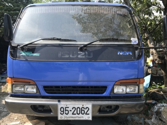 รถ 6 ล้อช่วงยาว ยี่ห้ออีซูซุ รุ่น NQR เทอร์โบ ขนาด 150 แรงม้า กระบะแบบโครงเหล็ก+พื้นเหล็ก ฝาข้างเป็น