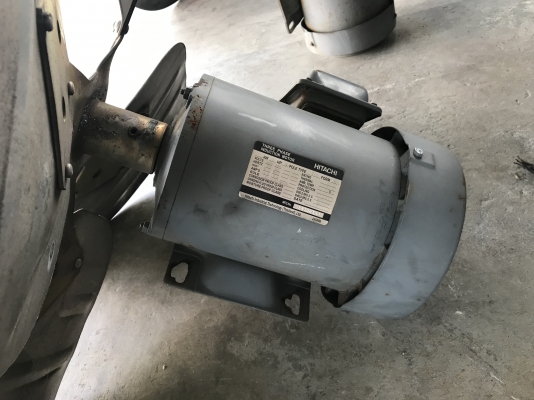 ขายมอเตอร์ Mitsubishi และ Hitachi 1HP. 380V 940rpm. 6Pole พร้อมใบพัดลมอลูมิเนียม สภาพดีเดิมๆ พร้อมใช้งาน มี 10ตัวครับ