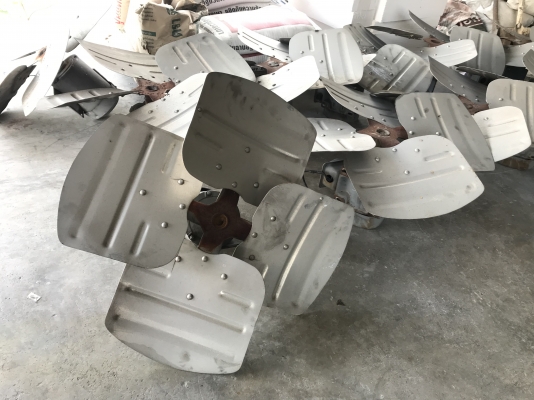 ขายมอเตอร์ Mitsubishi และ Hitachi 1HP. 380V 940rpm. 6Pole พร้อมใบพัดลมอลูมิเนียม สภาพดีเดิมๆ พร้อมใช้งาน มี 10ตัวครับ