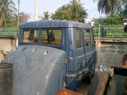 ขายด่วน หัวรถ Hino 3ใบปัด พร้อมหมวก และ หัวรถ Nissan ภายในครบ ขาดกระจังหน้า เหมาๆตามสภาพเพียง 65000 บาท