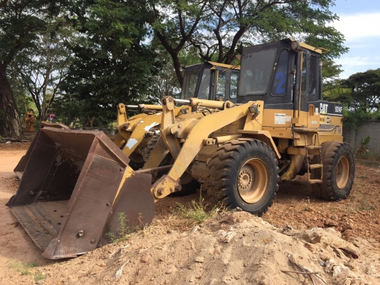 ขายด่วน รถตักล้อยาง. CAT. 924 F  สภาพดีมาก ติดต่อด่วน. 0910617179